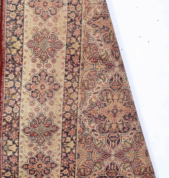 Tappeto Kirman. Persia, fine XIX - inizio XX secolo  - Asta Antiquariato Giugno - Associazione Nazionale - Case d'Asta italiane
