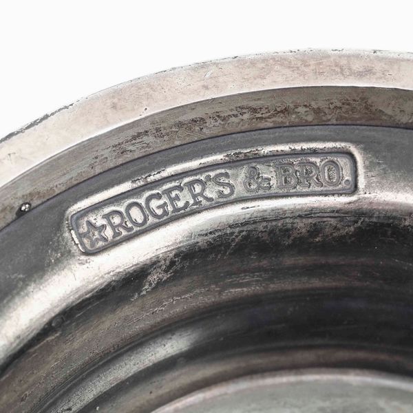 Brocca in metallo argentato con ansa incisa a fiori  - Asta Antiquariato Giugno - Associazione Nazionale - Case d'Asta italiane