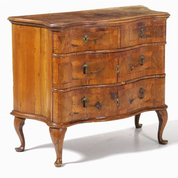 Comoncino a tre cassetti in stile  - Asta Antiquariato Giugno - Associazione Nazionale - Case d'Asta italiane