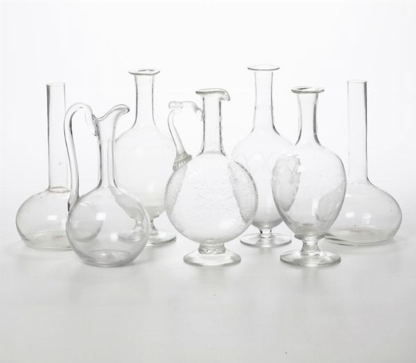 Lotto di sette bottiglie in vetro incolore  - Asta Antiquariato Giugno - Associazione Nazionale - Case d'Asta italiane
