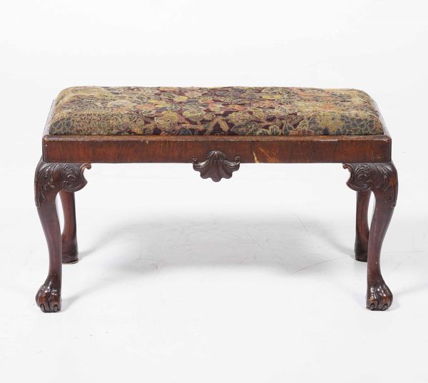 Panchetto in legno intagliato, XIX secolo  - Asta Antiquariato Giugno - Associazione Nazionale - Case d'Asta italiane