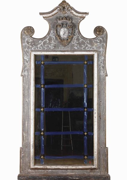 Coppia di grandi specchiere in legno intagliato e laccato. XIX secolo  - Asta Antiquariato Giugno - Associazione Nazionale - Case d'Asta italiane