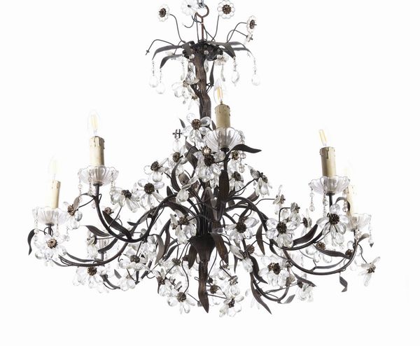 Lampadario in ferro decorato con applicazioni in vetro in forma di fiori, XIX-XX secolo  - Asta Antiquariato Giugno - Associazione Nazionale - Case d'Asta italiane
