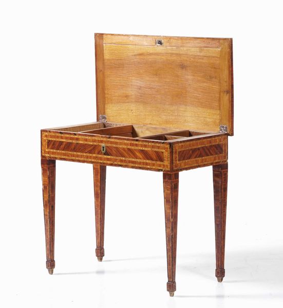 Tavolo lastronato e filettato, in stile  - Asta Antiquariato Giugno - Associazione Nazionale - Case d'Asta italiane