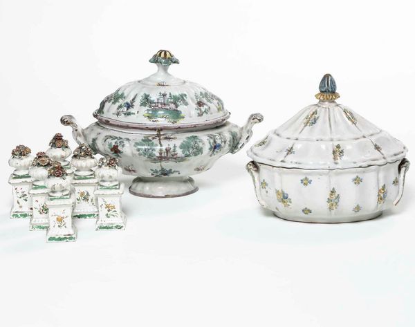 Una zuppiera e sei basi architettoniche con vasetto  - Asta Antiquariato Giugno - Associazione Nazionale - Case d'Asta italiane