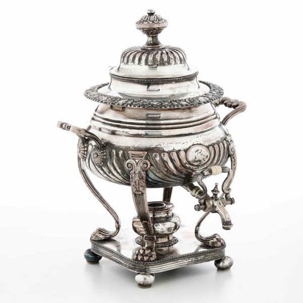 Samovar in metallo argentato. Secolo XIX  - Asta Antiquariato Giugno - Associazione Nazionale - Case d'Asta italiane