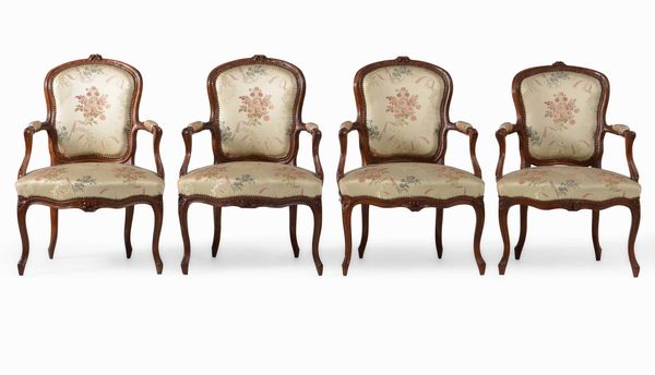 Quattro poltroncine in noce intagliato, Francia XVIII secolo  - Asta Antiquariato Giugno - Associazione Nazionale - Case d'Asta italiane