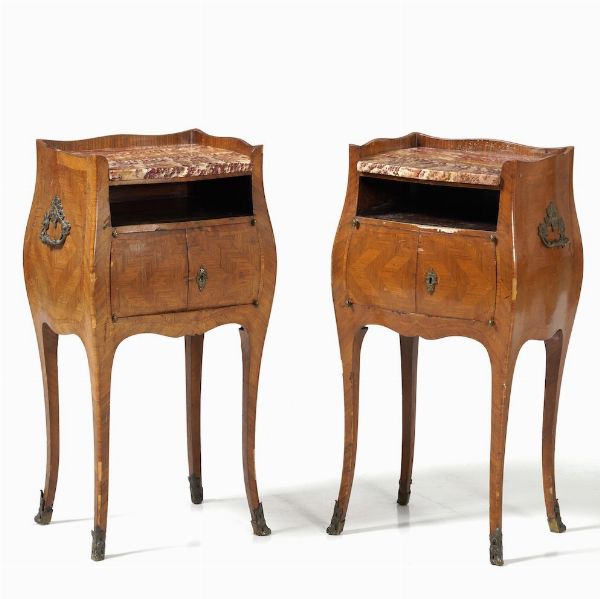 Coppia di comodini lastronati, in stile  - Asta Antiquariato Giugno - Associazione Nazionale - Case d'Asta italiane