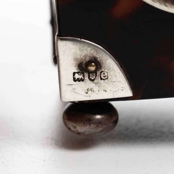 Pendoletta in tartaruga e argento, Inghilterra, XIX secolo  - Asta Antiquariato Giugno - Associazione Nazionale - Case d'Asta italiane