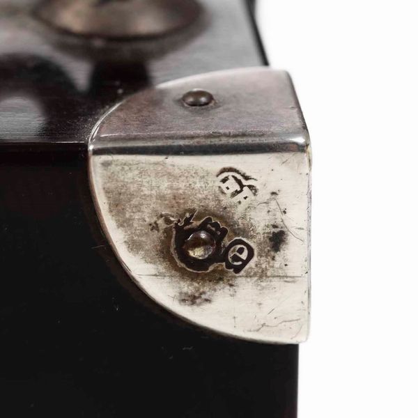 Pendoletta in tartaruga e argento, Inghilterra, XIX secolo  - Asta Antiquariato Giugno - Associazione Nazionale - Case d'Asta italiane