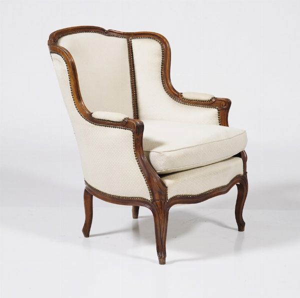 Poltrona bergere in legno intagliato. XIX-XX secolo  - Asta Antiquariato Giugno - Associazione Nazionale - Case d'Asta italiane