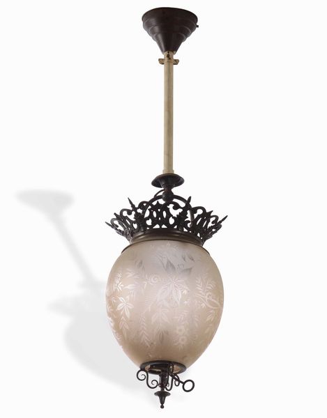 Lampada a sospensione in stile liberty in metallo con boccia in vetro  - Asta Antiquariato Giugno - Associazione Nazionale - Case d'Asta italiane