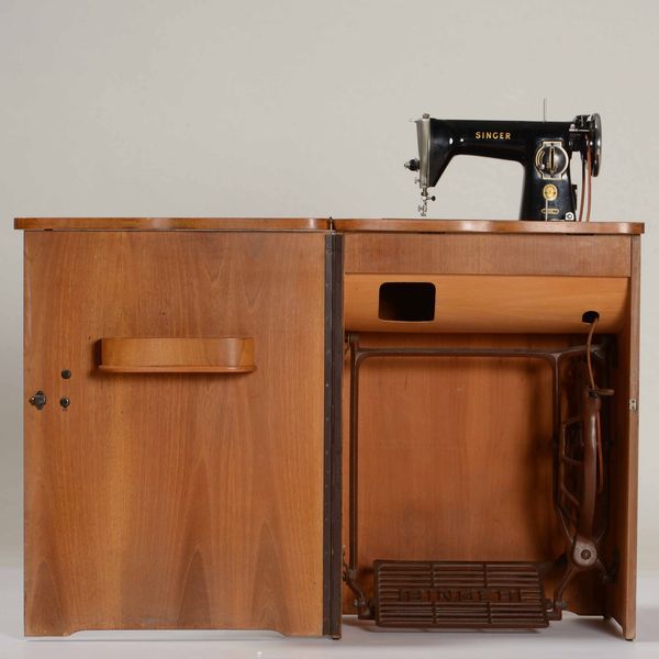 Macchina da cucire Singer. Singer Manufacturing Co.  - Asta Antiquariato Giugno - Associazione Nazionale - Case d'Asta italiane