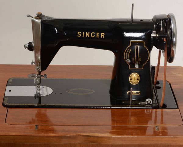 Macchina da cucire Singer. Singer Manufacturing Co.  - Asta Antiquariato Giugno - Associazione Nazionale - Case d'Asta italiane