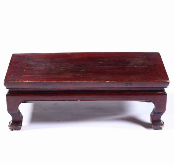 Tavolino basso in legno. Cina, XX secolo  - Asta Antiquariato Giugno - Associazione Nazionale - Case d'Asta italiane