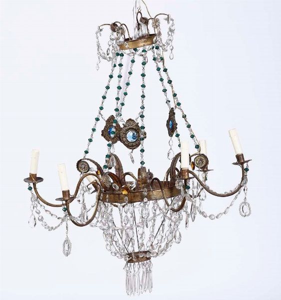 Lampadario in metallo e cristalli. XIX secolo  - Asta Antiquariato Giugno - Associazione Nazionale - Case d'Asta italiane