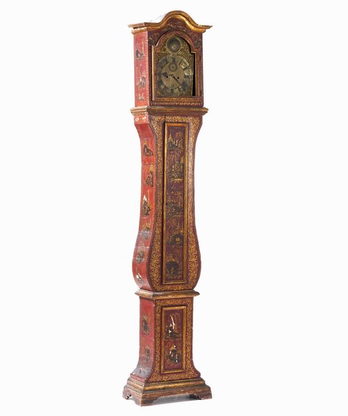 Pendola a torre in legno laccato a chinoiserie. Inghilterra, XVIII-XIX secolo  - Asta Antiquariato Giugno - Associazione Nazionale - Case d'Asta italiane