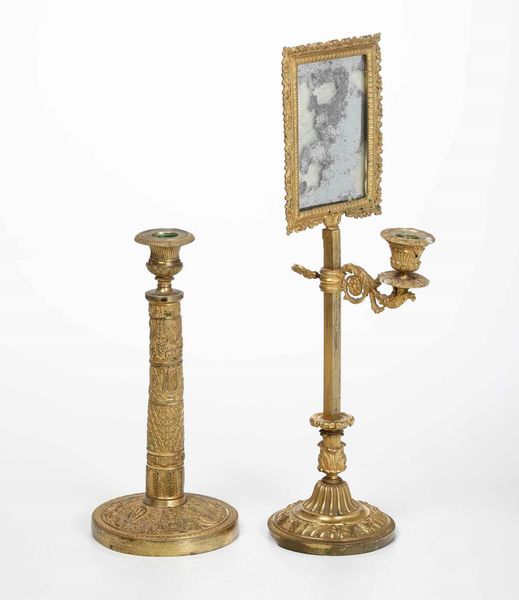 Lotto di due candelieri, uno con litofania in bronzo dorato, epoca Carlo X  - Asta Antiquariato Giugno - Associazione Nazionale - Case d'Asta italiane