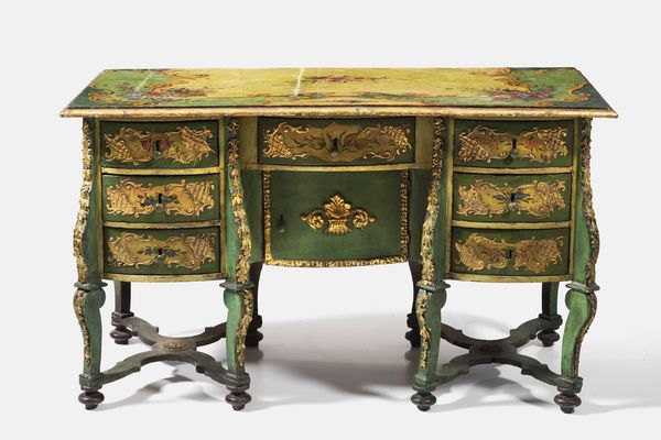 Scrivania mazzarina in legno dipinto. Veneto, XIX secolo  - Asta Antiquariato Giugno - Associazione Nazionale - Case d'Asta italiane