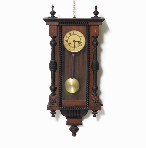 Lotto di due orologi da parete in legno, inizio XX secolo  - Asta Antiquariato Giugno - Associazione Nazionale - Case d'Asta italiane