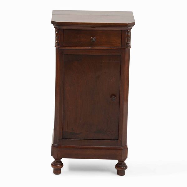 Comodino in mogano. XIX secolo  - Asta Antiquariato Giugno - Associazione Nazionale - Case d'Asta italiane