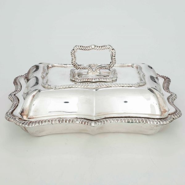 Legumiera con coperchio in argento  - Asta Antiquariato Giugno - Associazione Nazionale - Case d'Asta italiane