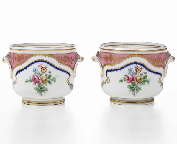 Coppia di cachepots in porcellana tipo S�vres, fine XIX, inizi XX secolo  - Asta Antiquariato Giugno - Associazione Nazionale - Case d'Asta italiane