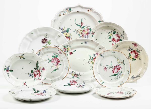 Undici piatti alla rosa<BR>Lodi e Milano, XVIII e XIX secolo  - Asta Antiquariato Giugno - Associazione Nazionale - Case d'Asta italiane