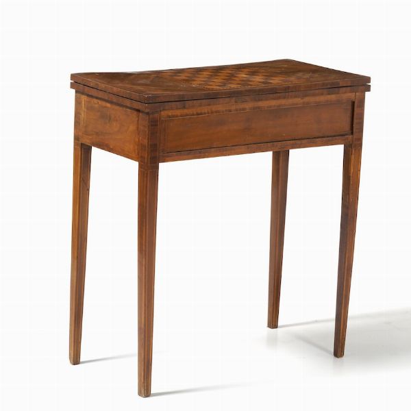 Tavolo da gioco lastronato e filettato, in stile  - Asta Antiquariato Giugno - Associazione Nazionale - Case d'Asta italiane