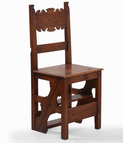 Seggiolone in noce trasformabile in scaletta da biblioteca.Italia centrale, XVIII-XIX  - Asta Antiquariato Giugno - Associazione Nazionale - Case d'Asta italiane