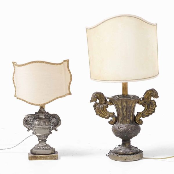 Lotto di due lampade da tavolo in rame e metallo argentato  - Asta Antiquariato Giugno - Associazione Nazionale - Case d'Asta italiane