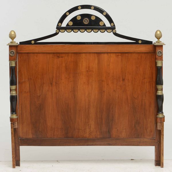 Camera composta da testiera di letto, coppia di comodini, com e psiche, XIX-XX secolo  - Asta Antiquariato Giugno - Associazione Nazionale - Case d'Asta italiane