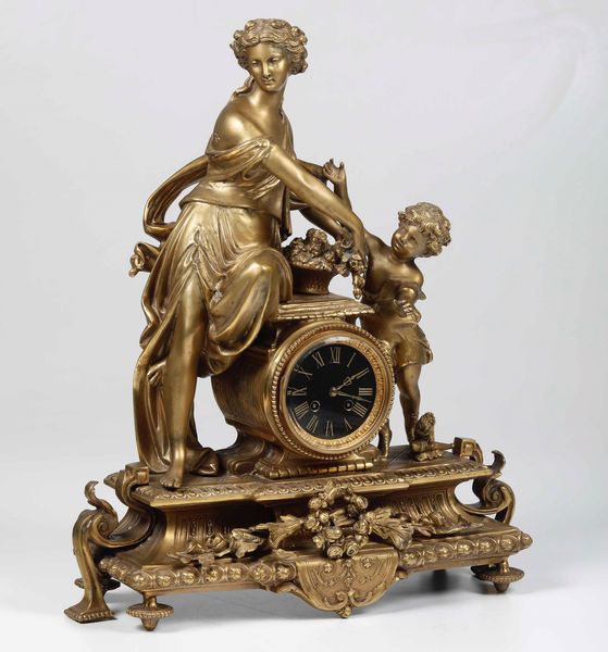 Orologio in bronzo dorato sormontato da scena allegorica. Francia, XIX secolo  - Asta Antiquariato Giugno - Associazione Nazionale - Case d'Asta italiane