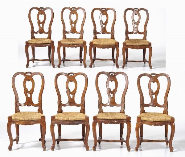 Otto sedie in noce intagliato. XIX-XX secolo  - Asta Antiquariato Giugno - Associazione Nazionale - Case d'Asta italiane