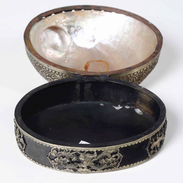 Scatola con coperchio ricavato da conchiglia, XX secolo  - Asta Antiquariato Giugno - Associazione Nazionale - Case d'Asta italiane