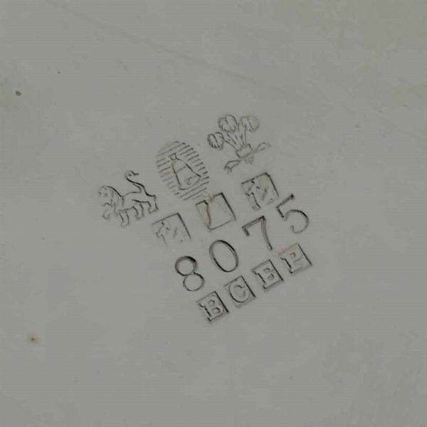 Coppia di ciotole in metallo argentato con grappoli duva, inizi XX secolo  - Asta Antiquariato Giugno - Associazione Nazionale - Case d'Asta italiane