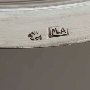 Due coprivivande con presa a vite in metallo argentato  - Asta Antiquariato Giugno - Associazione Nazionale - Case d'Asta italiane