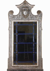 Coppia di grandi specchiere in legno intagliato e laccato. XIX secolo  - Asta Antiquariato Giugno - Associazione Nazionale - Case d'Asta italiane