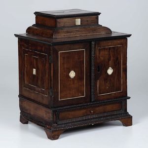 Stipo monetiere, XVIII-XIX secolo  - Asta Antiquariato Giugno - Associazione Nazionale - Case d'Asta italiane