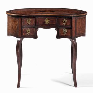 Scrittoio a fagiolo intarsiato a marquetterie. Roma, XIX secolo  - Asta Antiquariato Giugno - Associazione Nazionale - Case d'Asta italiane