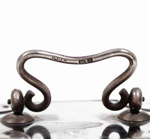 Pendoletta in tartaruga e argento, Inghilterra, XIX secolo  - Asta Antiquariato Giugno - Associazione Nazionale - Case d'Asta italiane