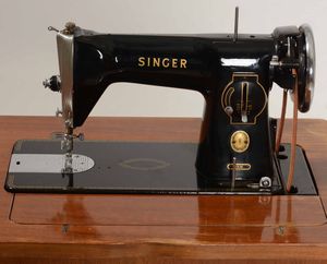 Macchina da cucire Singer. Singer Manufacturing Co.  - Asta Antiquariato Giugno - Associazione Nazionale - Case d'Asta italiane