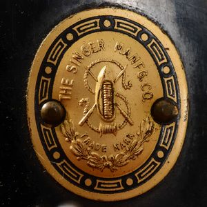 Macchina da cucire Singer. Singer Manufacturing Co.  - Asta Antiquariato Giugno - Associazione Nazionale - Case d'Asta italiane