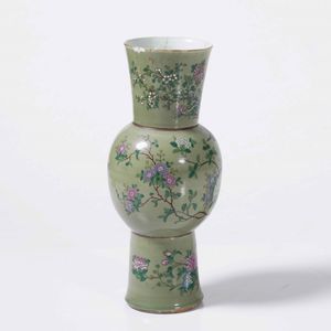 Vaso in porcellana, manifattura orientale  - Asta Antiquariato Giugno - Associazione Nazionale - Case d'Asta italiane