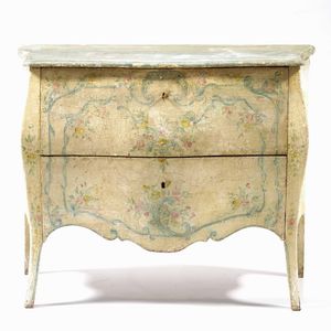 Cassettone in legno laccato. Genova, XIX-XX secolo  - Asta Antiquariato Giugno - Associazione Nazionale - Case d'Asta italiane