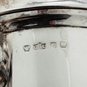 Caffettiera in metallo argentato, XX secolo  - Asta Antiquariato Giugno - Associazione Nazionale - Case d'Asta italiane