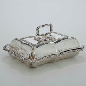 Legumiera con coperchio in argento  - Asta Antiquariato Giugno - Associazione Nazionale - Case d'Asta italiane