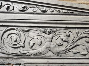 Sovraporta in ardesia scolpita. XIX-XX secolo  - Asta Antiquariato Giugno - Associazione Nazionale - Case d'Asta italiane