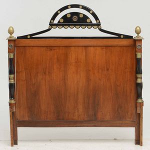 Camera composta da testiera di letto, coppia di comodini, com e psiche, XIX-XX secolo  - Asta Antiquariato Giugno - Associazione Nazionale - Case d'Asta italiane