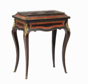 Tavolino fioriera con piano ribaltabile, XIX-XX secolo  - Asta Antiquariato Giugno - Associazione Nazionale - Case d'Asta italiane